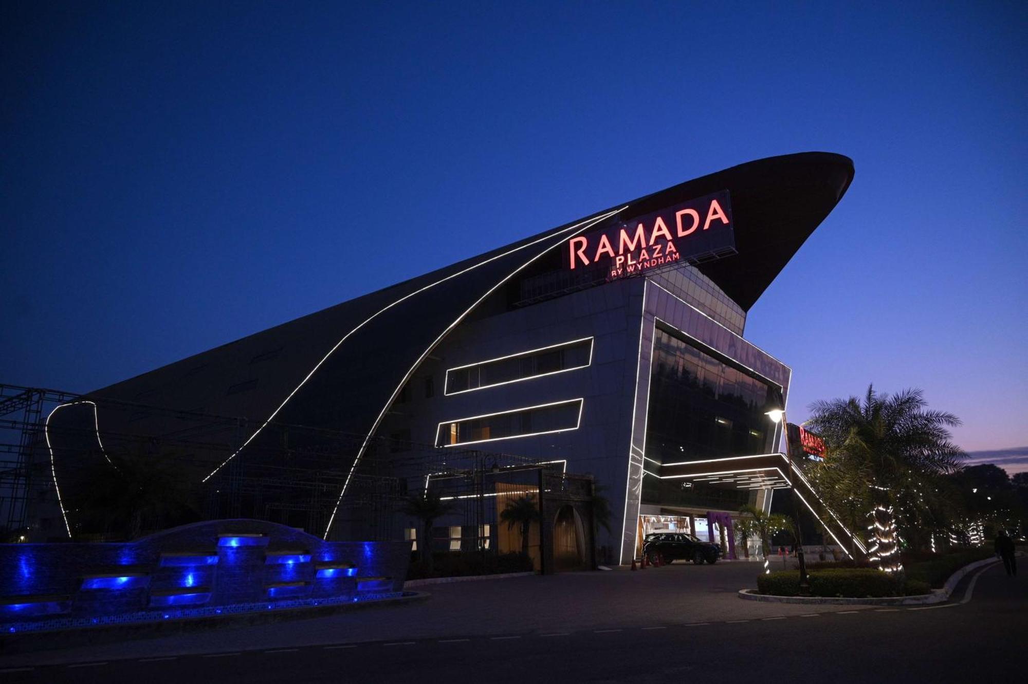 Ramada Plaza By Wyndham Jammu Vijaypur Hotel Ngoại thất bức ảnh